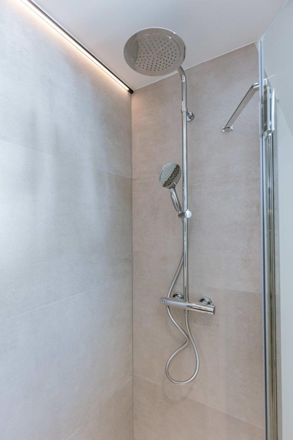 Appartamento Huswell - Urban Getaway In The Heart Of Anversa Esterno foto